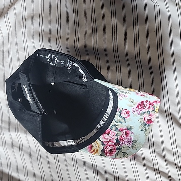 Hawaii  Robin Ruth - Picture 3 of 3